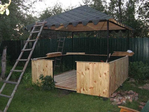 Gazebo casero de un tubo cuadrado de perfil