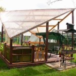 Un'ottima opzione per un gazebo in legno con tetto in policarbonato a nido d'ape