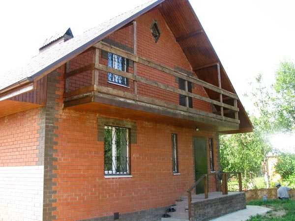 Balcone sul timpano della mansarda