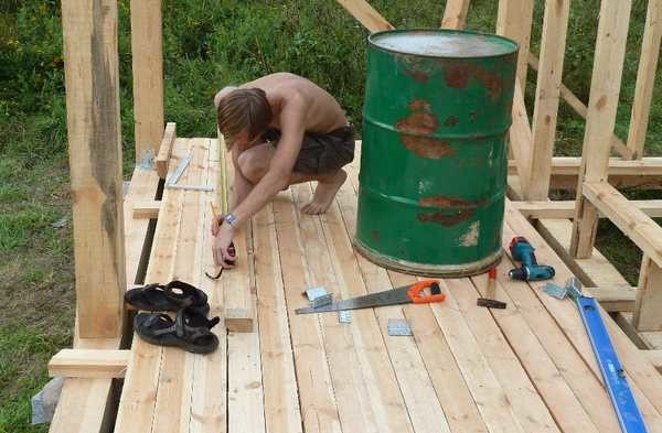 Una de las etapas de la construcción de una terraza: pisos.