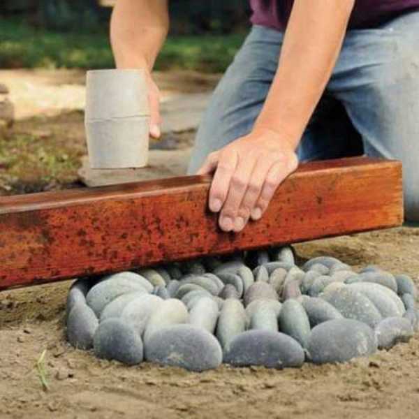 Las piedras se hunden en la arena