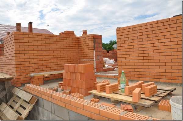 El tiempo más largo para construir una casa de ladrillos.