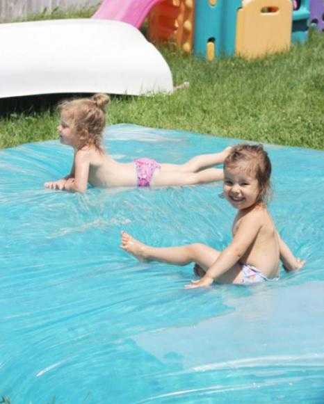 Un colchón de agua en el calor es el mejor lugar para descansar