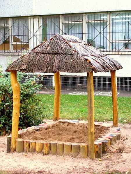 Caja de arena de cáñamo debajo del techo