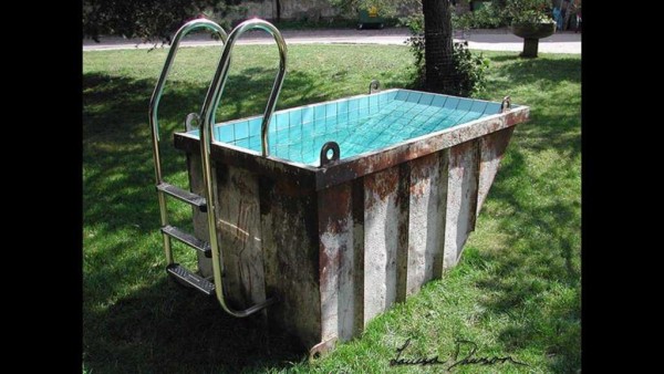 Una piscina di lunga durata nel paese è semplice))