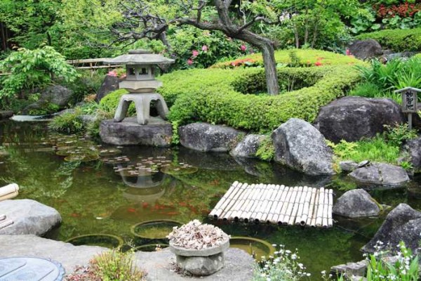 cómo organizar una parcela de jardín con sus propias manos en un estilo japonés