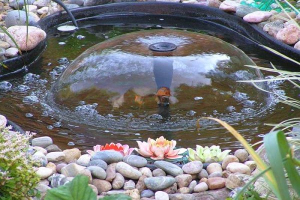 Fontana da giardino in ciotola di plastica