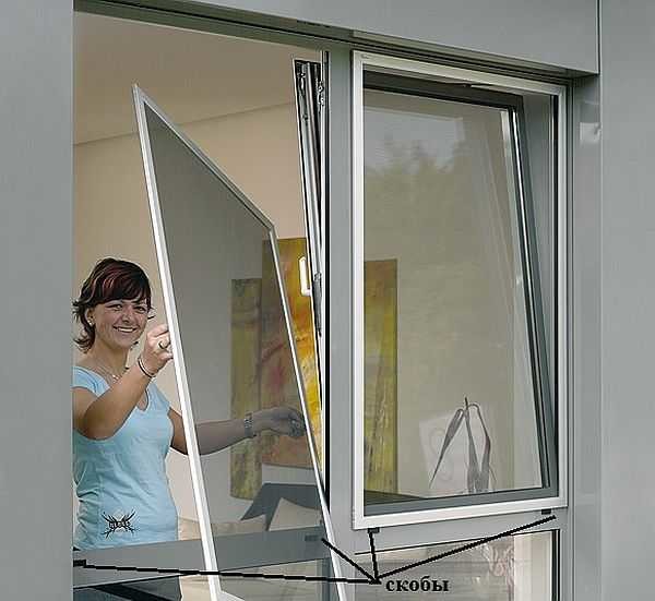 La mosquitera enmarcada es adecuada para ventanas de madera y plástico