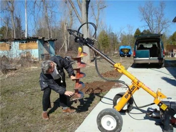 Es más fácil excavar con un taladro motorizado))