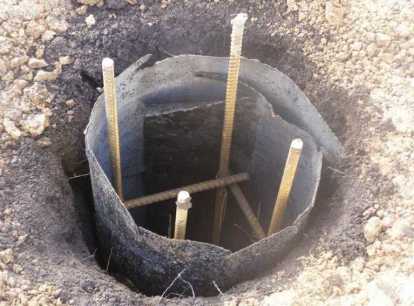 Debe haber una distancia de al menos 50 mm desde el refuerzo hasta los bordes del encofrado