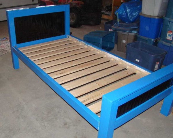 Cama de bricolaje para niños montada