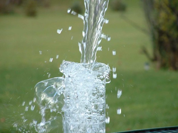 El agua cerca de la casa siempre es buena.