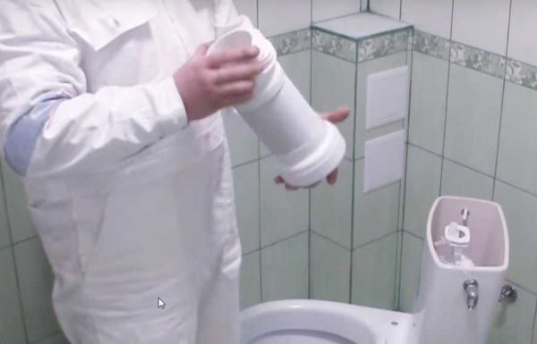 Ondulazione per il collegamento della toilette alla fogna