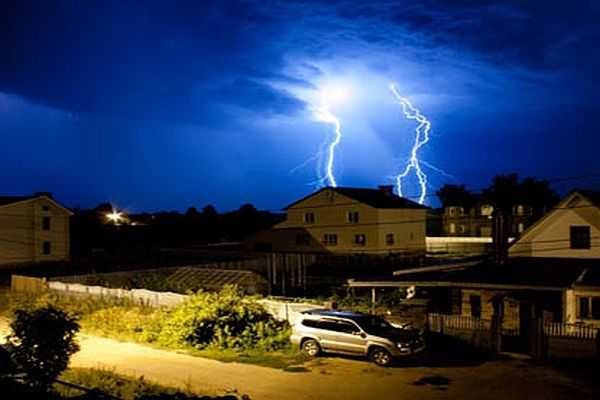 En las dachas, existe una alta probabilidad de ser alcanzado por un rayo.