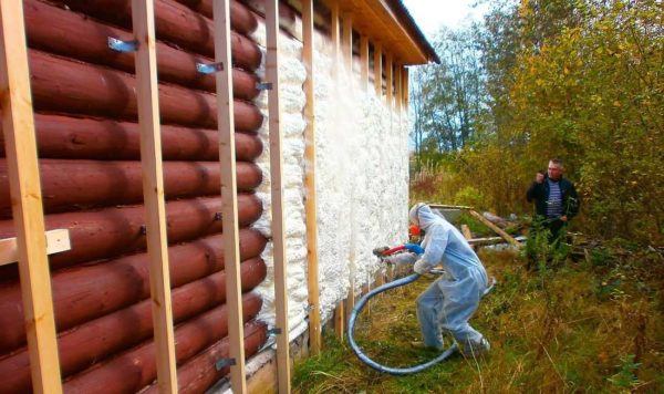 Varmeisolasjon av trevegger med polyuretanskum vil ikke forårsake problemer - de har samme varmeledningsevne