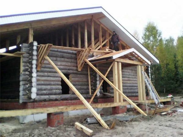 Jibovi su zabijeni u zemlju, dodatno učvršćeni klinovima