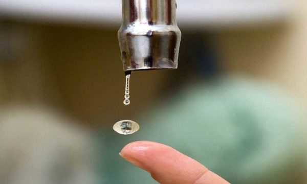 Esistono due modi per aumentare la pressione dell'acqua nella rete idrica