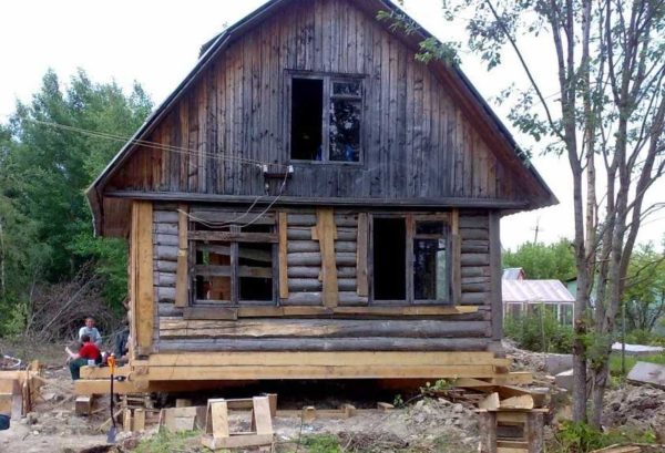 Una casa pequeña solo se puede levantar en dos esquinas