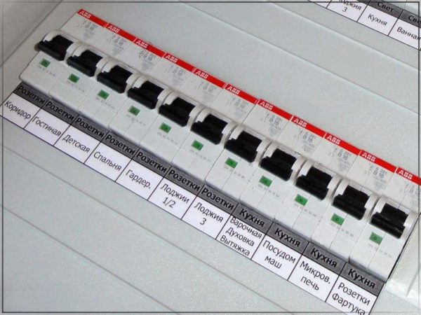 È necessario un sacchetto o un interruttore automatico per evitare il surriscaldamento dei conduttori e l'arresto in caso di cortocircuito