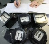 Los medidores de electricidad viejos se reemplazan por otros nuevos