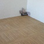 Un'altra opzione per il layout del parquet da piastrelle in vinile