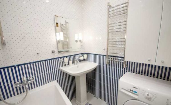 Perfecta selección de azulejos y sanitarios. Este es un baño de 7 plazas