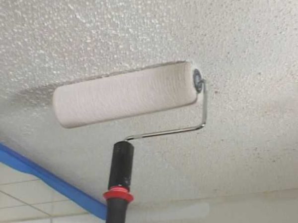 L'imbiancatura del soffitto è un vecchio metodo sempre meno comune