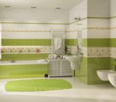 La combinación de azulejos en el baño de diferentes colores y texturas.