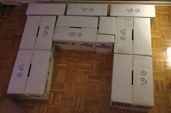 Aquí está el tipo de chimenea que resultó de las cajas de cartón existentes.