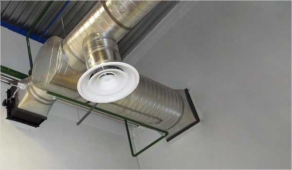 Se la forma e le dimensioni corrispondono, l'installazione di un diffusore a soffitto non è un problema