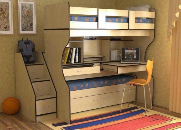 Mobiliario transformador: una cama plegable que se esconde debajo de una mesa de trabajo