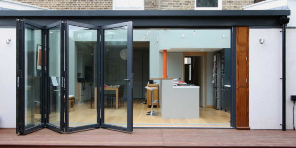 Las puertas se doblaron y la habitación pasó a formar parte de la terraza.