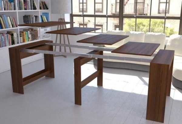 Mesa de consola: una vista conveniente de una mesa plegable