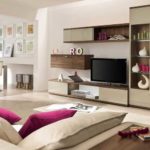 Il colore fucsia all'interno nei toni del marrone-beige ravviva l'immagine