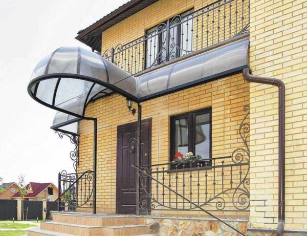 Ringhiera per scale e ringhiera del balcone, le terrazze dovrebbero essere nello stesso stile