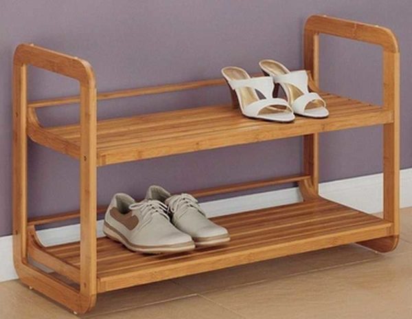 Un zapatero en un pasillo de madera: incluso un modelo simple se beneficia de la belleza de la madera