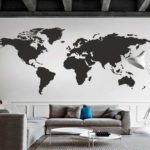 Per lo stile minimalista, ci sono anche opzioni per decorare le pareti con una mappa geografica