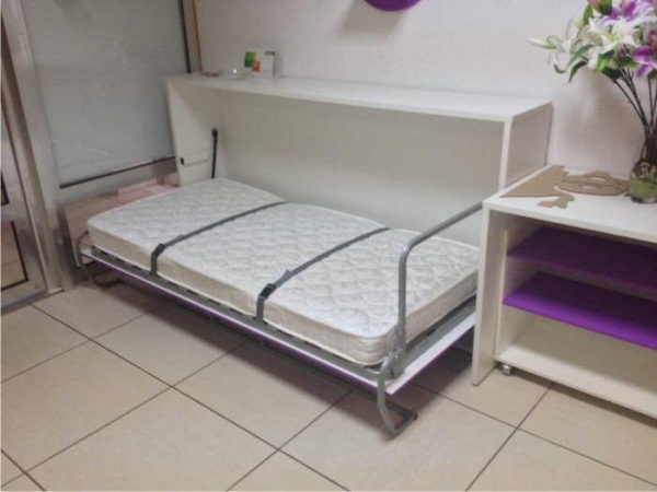 Cama plegable en forma de bordillo - mecanismo de elevación horizontal