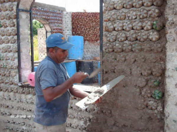 La tecnologia proveniva da paesi caldi, ma puoi costruire una casa di campagna o un capannone