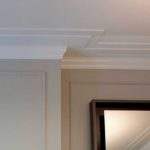 Ce type de moulure de plafond convient à presque tous les intérieurs.