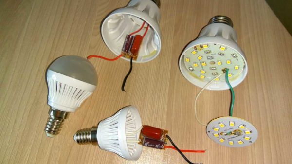 La durata dichiarata delle lampade a LED è di quasi mezzo secolo. E dopo sei mesi si accumulano diverse persone non lavoratrici