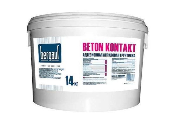 L'azienda tedesca Bergauf ha anche il primer acrilico Beton Kontakt