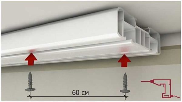 Fase di installazione degli elementi di fissaggio per la cornice del soffitto