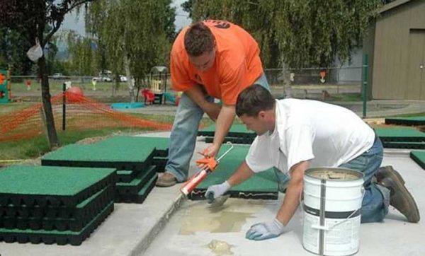 Prilikom polaganja na beton koristite ljepilo