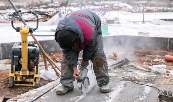 Nacrtajte jasne pruge - linije rezanja, navlažite, mogu se rezati